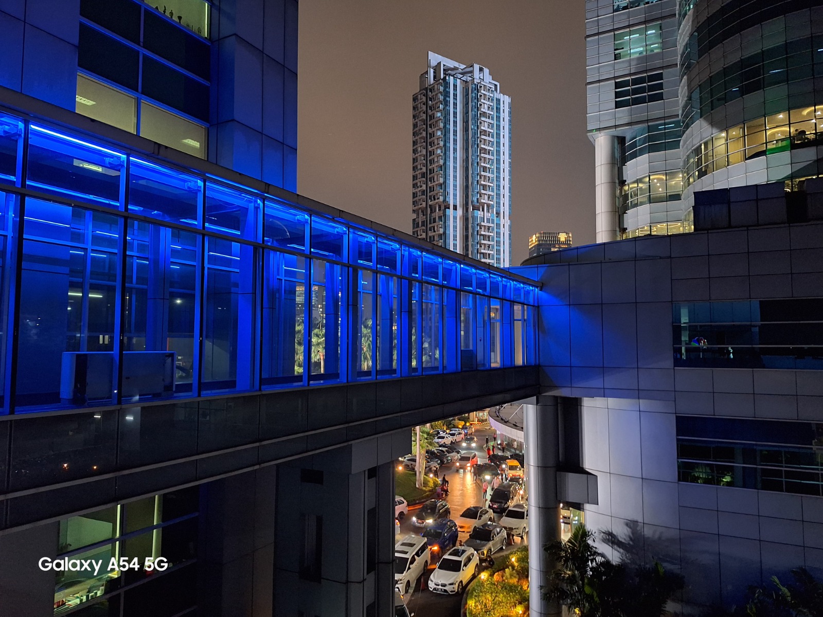 PROFESIONAL: Hasil foto dengan menggunakan fitur Pro Mode dan Night Mode Galaxy A54 5G.