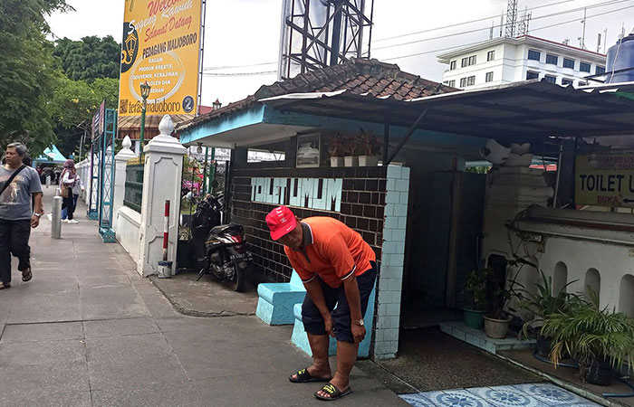 MASIH KURANG: Toilet umum yang berada di kawasan Malioboro Jogja. Keberadaan toilet umum di Malioboro dikeluhkan wisatawan masih kurang.