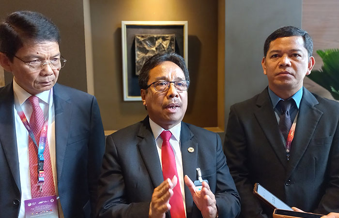 STATEMEN: Assistant Director at the ASEAN Secretariat Isagani Erna dan Kepala BSN Kukuh S Achmad di sela acara ACCSQ di Hotel Harper