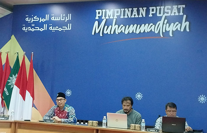 TEGAS MENOLAK: Ketua Majelis Hukum dan HAM PP Muhammadiyah Trisno Raharjo saat memberikan keterangan pers di kantor PP Muhammadiyah Jogja, Selasa(13/6/2023).