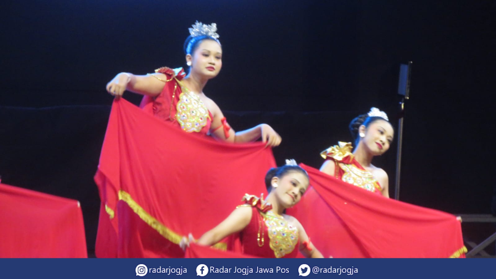 APIK : Mengusung tajuk Jogjadiwarna, ratusan siswa Sekolah Tumbuh dari jenjang TK hingga SMA meramaikan Auditorium Driyarkara Universitas Sanata Dharma Jogjakarta, Rabu malam (14/6).
