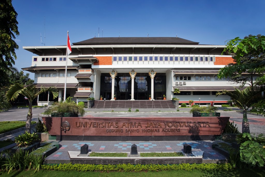 BAGUS : Universitas Atma Jaya Yogyakarta (UAJY) menduduki peringkat ketiga sebagai universitas swasta terbaik di Indonesia berdasarkan pemeringkatan yang dilakukan oleh Scimago Institutions Rankings.