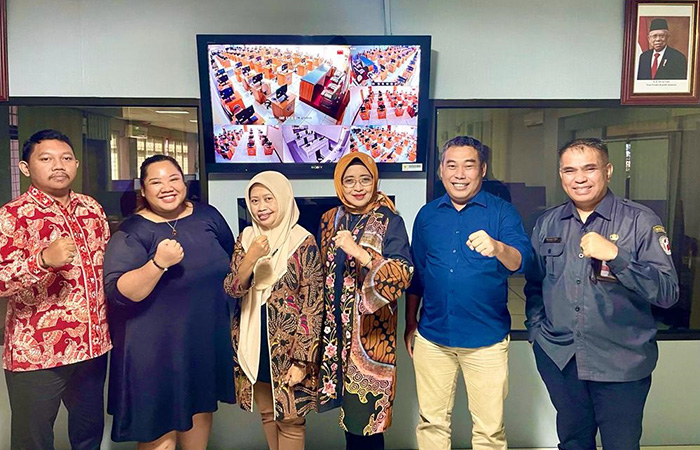 KOMITMEN: Tim seleksi Calon Anggota Bawaslu DIJ setelah menyelesaikan tugas menetapkan empat calon yang dikirimkan ke Bawaslu RI.