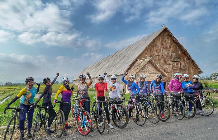 KOMPAK: Anggoya komunitas Jogja Women Cyclists (JWC) saat bersepeda di wilayah DIJ. Berdirinya komunitas ini berawal dari kepedulian untuk mewadahi para perempuan yang suka berolahraga sepeda.