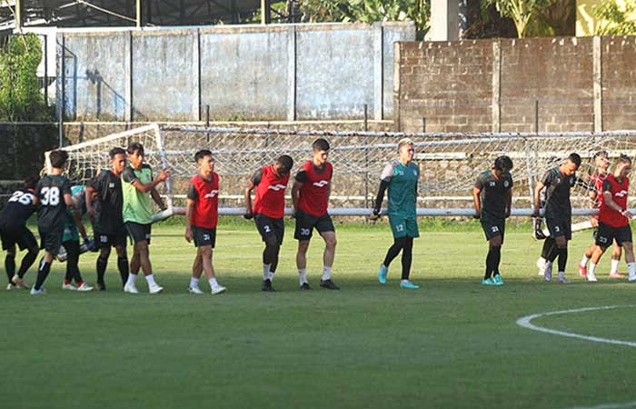 KUALITAS BAGUS: Para penggawa PSS Sleman menjalani latihan di Lapangan Pakembinangun, Sleman sebagai persiapan menyongsong Liga 1 musim 2022-2023.