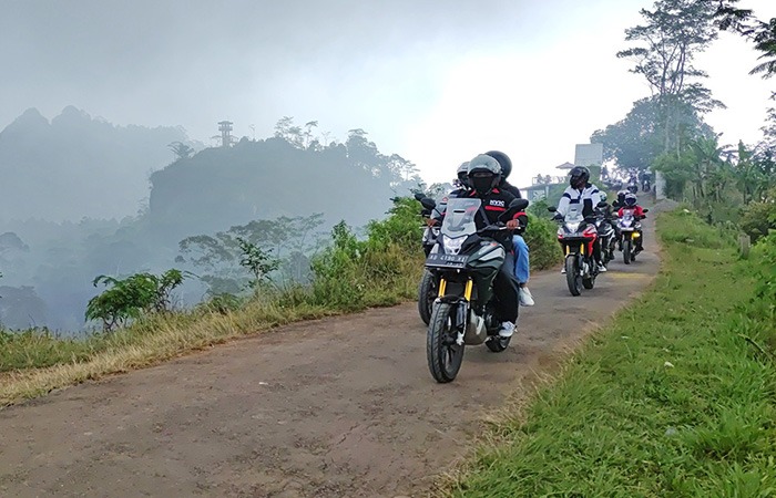 CB150X Hangout Sunday Morning Ride Jelajahi Pegunungan Menoreh