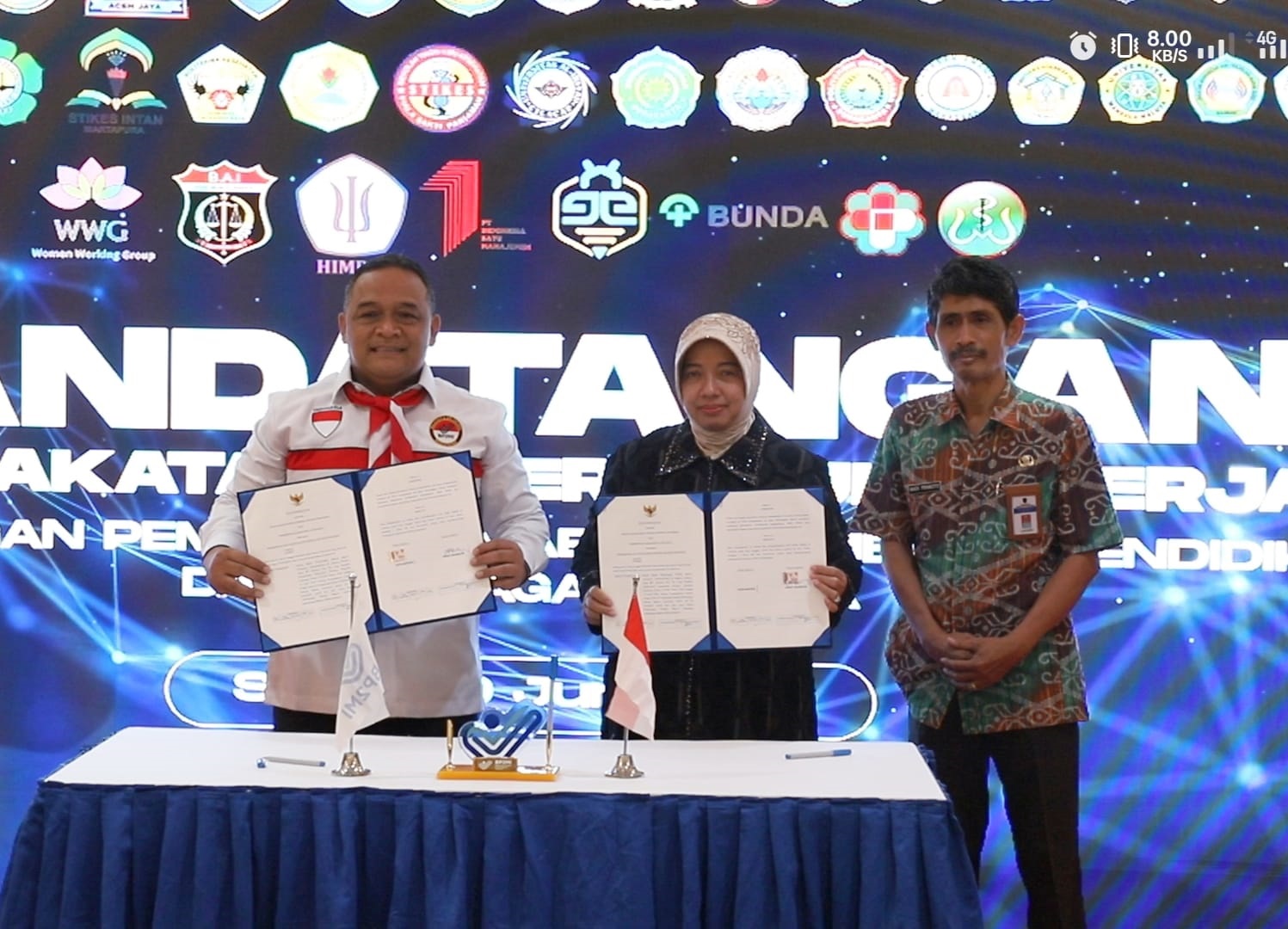 KERJA SAMA: Wakil Bupati Purworejo melakukan MoU tentang penempatan dan perlindungan Pekerja Migran Indonesia (PMI) Kabupaten Purworejo dengan BP2MI, Senin (19/6).