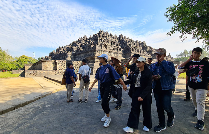 RAMAI: Destinasi pariwisata super prioritas (DPSP) Candi Borobudur ini selalu dipadati pengunjung. Namun, pada Kamis (22/6), akan ada penyesuaian jam operasional karena adanya kunjungan kenegaraan.
