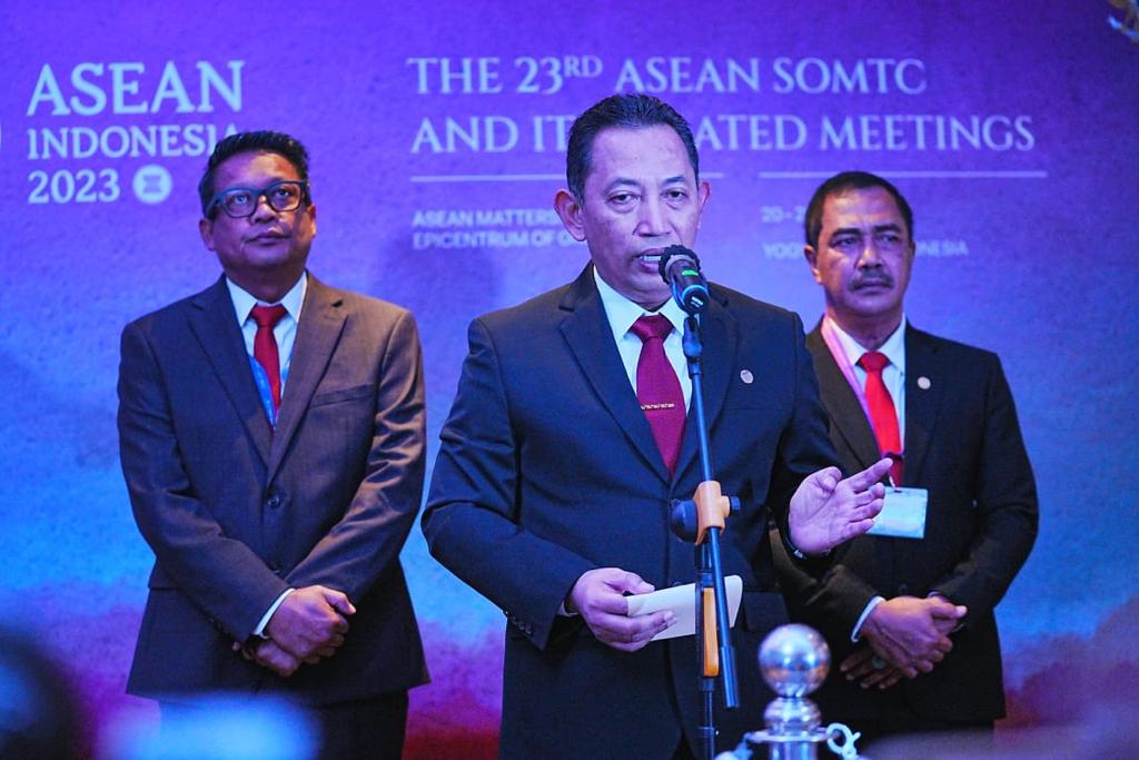 TEGAK: Kapolri Jenderal Polisi Listyo Sigit Prabowo membuka Asean Senior Official Meeting on Transnational Crime (SOMTC) di Jogjakarta Selasa (20/6/2023). (Dok Polri)
