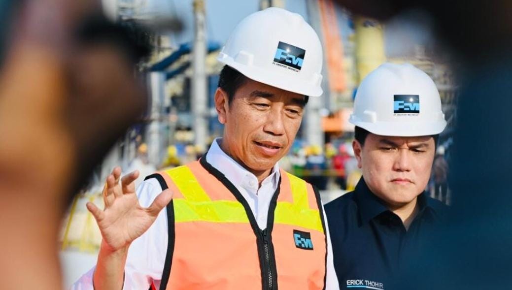 BAGUS: Presiden Joko Widodo menjawab pertanyaan awak media usai melakukan peninjauan pabrik smelter PT Freeport Indonesia Selasa, 20 Juni 2023. (Laily Rachev/BPMI Setpres)