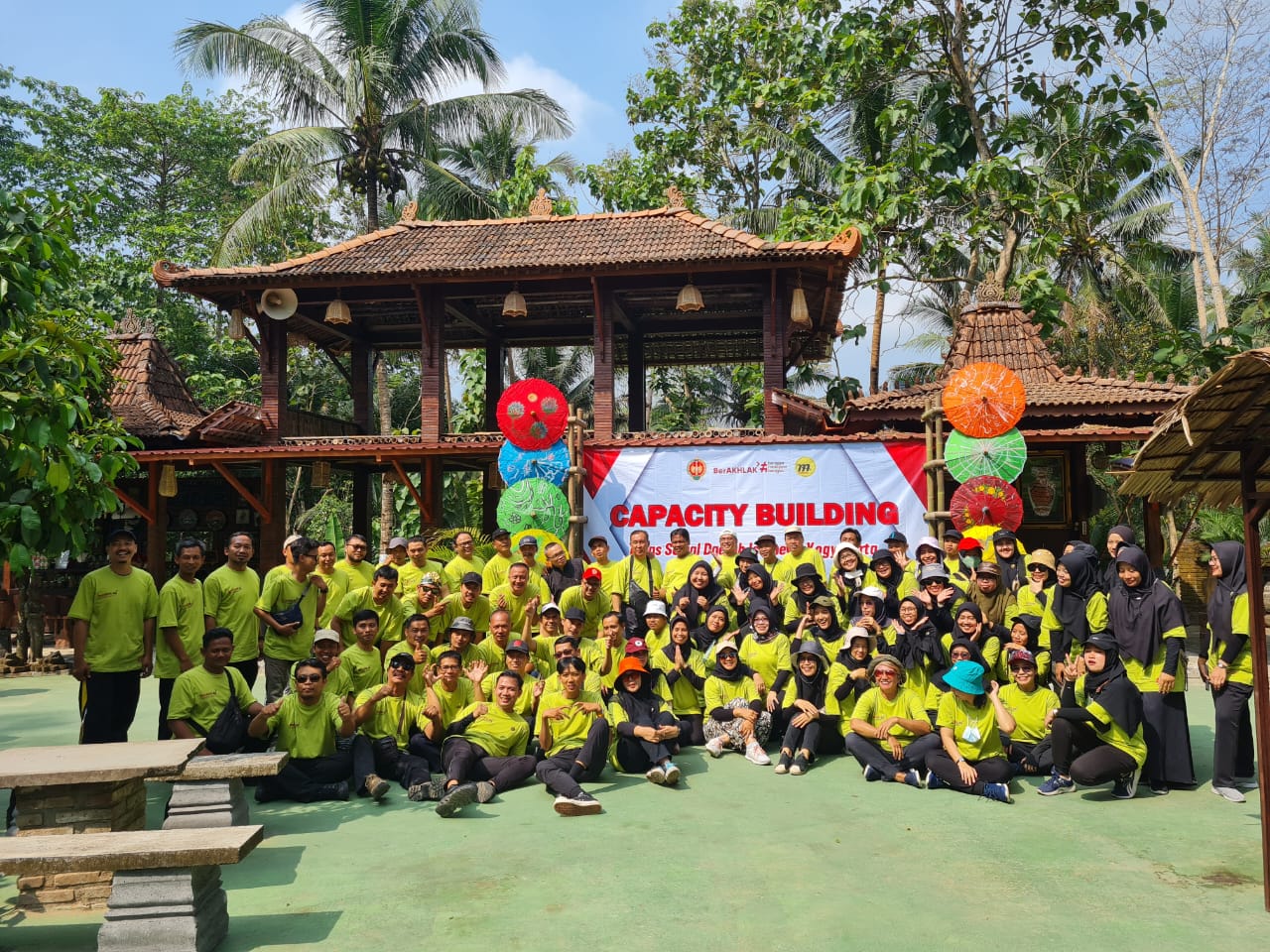 MUNCULKAN INOVASI: Sebanyak 85 ASN dan Non ASN Dinas Sosial DIY mengikuti capacity building di Omah Mbudur, Borobudur, Magelang, kemarin (20/6). (Naila Nihayah/Radar Jogja)