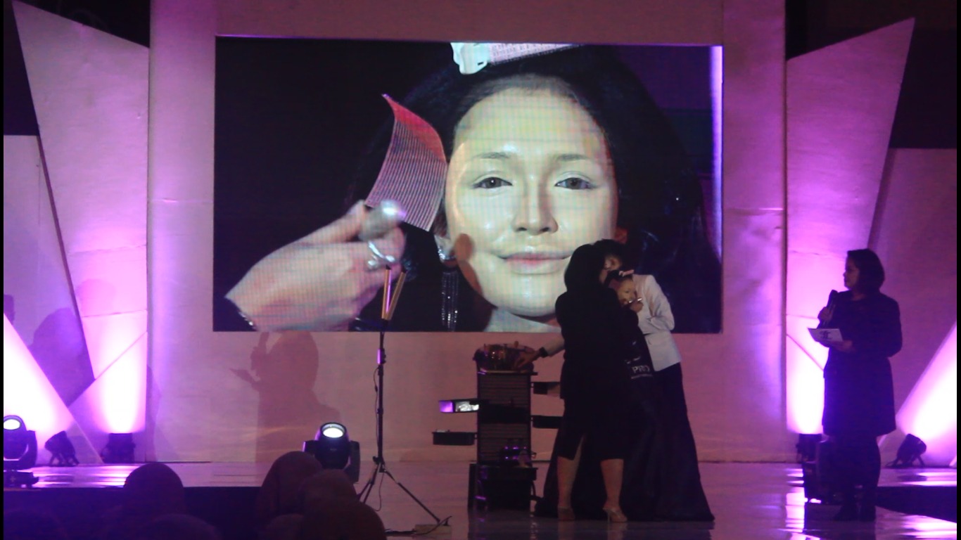 BEAUTY: Gelaran seminar wedding make up LT Pro di salah satu hotel di Caturtunggal, Depok, Sleman, Selasa (20/6). (Alfi Annissa Karin/Radar Jogja)