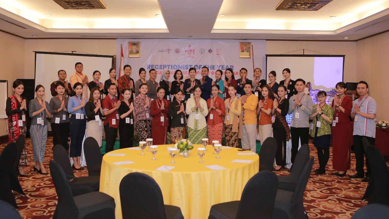 SEMANGAT: Para peserta ROTY dan VROTY saat sedang mengikuti program yang diselenggarakan oleh Hotel Front Liner Association (HFLA) di Prime Plaza Hotel Jogjakarta. (Fahmi Fahriza/Radar Jogja) &nbsp;