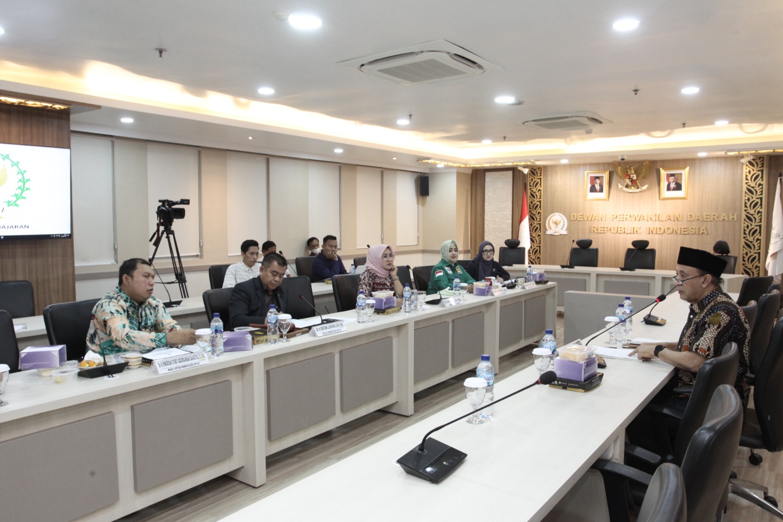 TERBUKA: Menteri Keuangan (Menkeu) era Suharto Fuad Bawazier pada Rapat Dengar Pendapat Umum (RDPU) dengan Panitia Khusus (Pansus) Bantuan Likuiditas Bank Indonesia (BLBI) DPD RI.
