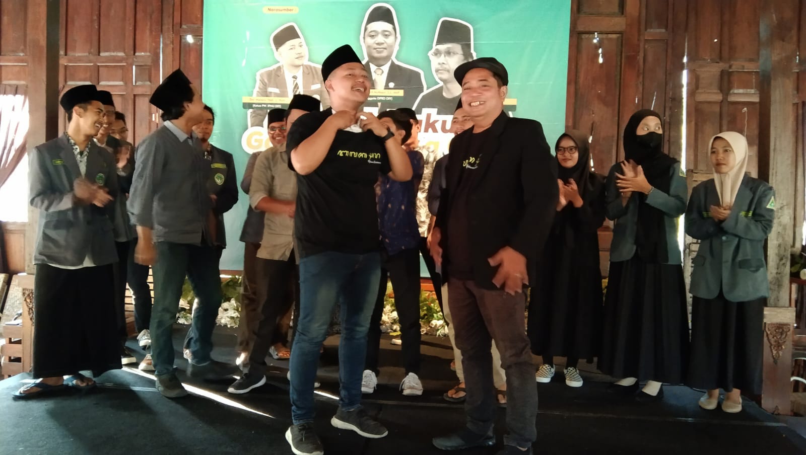 SEMANGAT: Pegiat aksara jawa mengatasnamakan Balaksara resmi dikukuhkan. Pengukuhan berlangsung di Puri Mataram, Sleman Jumat (23/6). (Istimewa)