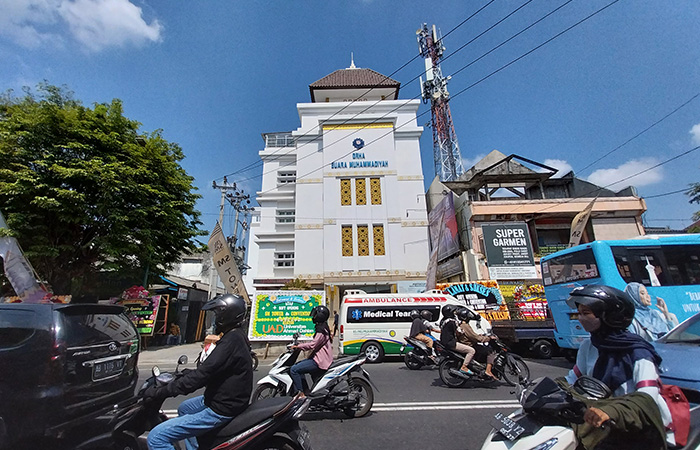 MEGAH : Hotel pertama milik Muhammadiyah bernama SM Tower and Convention. Bangunan setinggi delapan lantai ini berada di Jalan KH A Dahlan, Kota Jogja.
