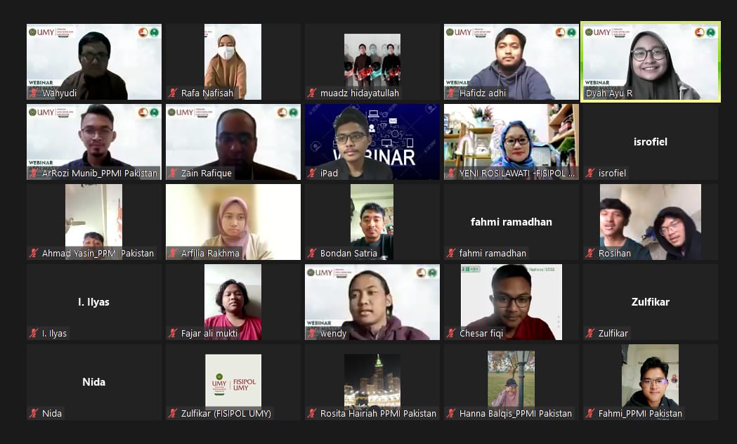 KOMUNIKASI: Webinar peningkatan kepemimpinan dan strategi komunikasi organisasi dalam Webinar abdi masyarakat FISIPOL UMY dan PCIM Pakistan. (Dok Fisipol UMY)