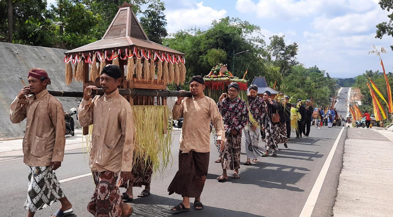 SYUKUR: Bersih dusun dan desa menjadi tradisi tahunan yang rutin digelar setiap tahun oleh masyarakat Jawa khusunya warga Kabupaten Gunungkidul. (Gunawan/Radar Jogja)