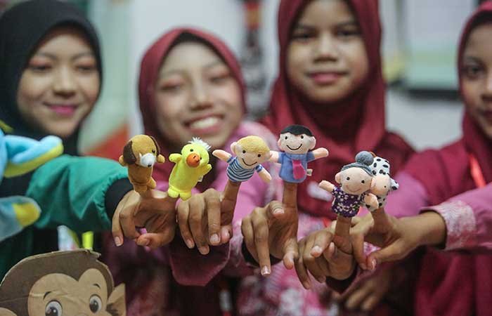 TERAMPIL: Siswa SD Tinom Godean memeragakan karya mereka saat gelar karya program organisasi penggerak (POP) Sleman, di Gedung Prima SR Selasa (27/6).