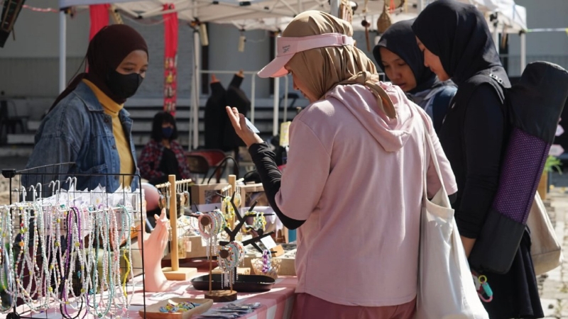 PEDULI UMKM: Kelompok mahasiswa Program Studi Ilmu Komunikasi Universitas Indonesia mengadakan event Pop Up Market, Workshop, and Traditional Games. Yakni, WILAPA FAIR 2023. (Istimewa)
