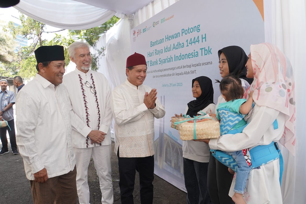 SOSIAL: Idul Adha 2023 BSI membagikan sebanyak 7.112 hewan kurban ke seluruh Indonesia, jumlah ini meningkat dibandingkan tahun 2022 sebanyak 3.691 hewan kurban. (Humas BSI)
