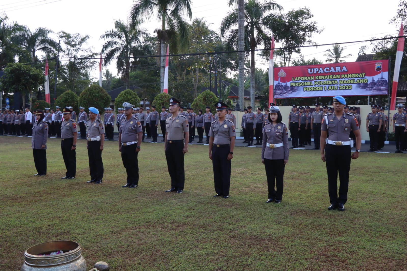 PRESTASI: Kapolresta Magelang memimpin upacara kenaikan pangkat jajaran Polresta Magelang, Jumat (30/6). (Dok Humas Polresta Magelang)
