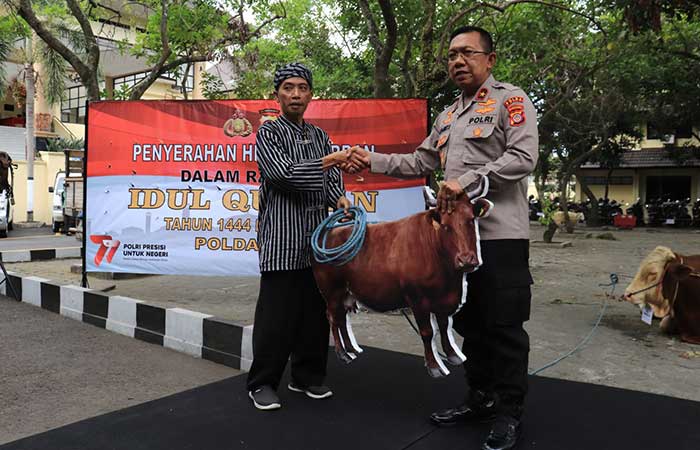 Serahkan Sapid dan Kambing, Distribusikan Daging Olahan
