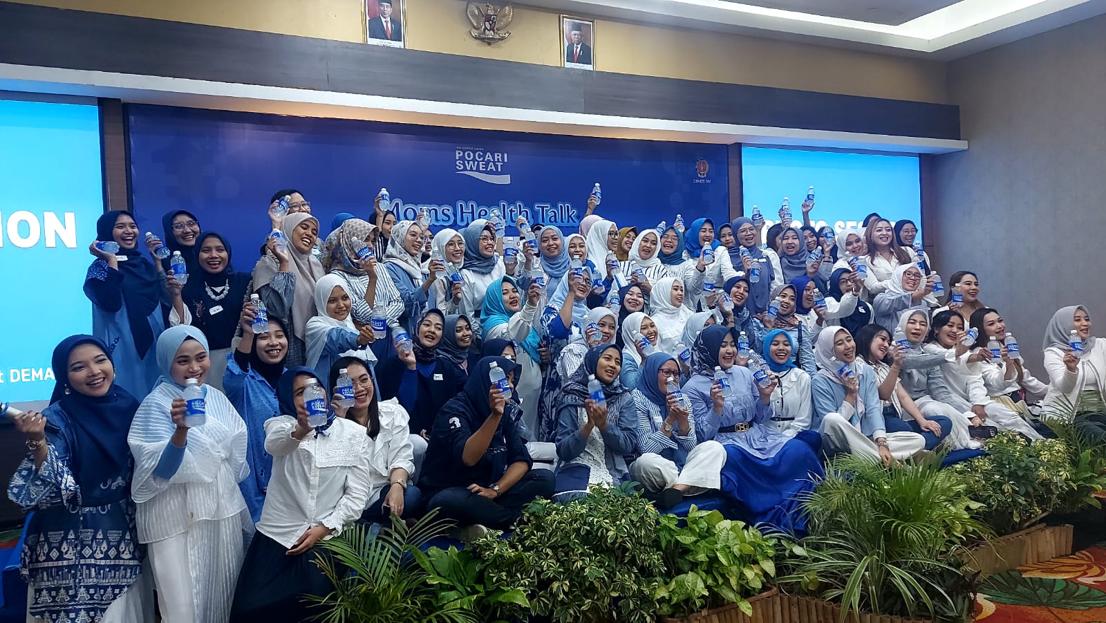 EDUKASI: Sebanyak 70 peserta yang datang dari komunitas parenting mengikuti pemaparan materi Moms Health Talk soal upaya pencegahan dan penanganan demam berdarah. (Fahmi Fahriza/Radar Jogja)