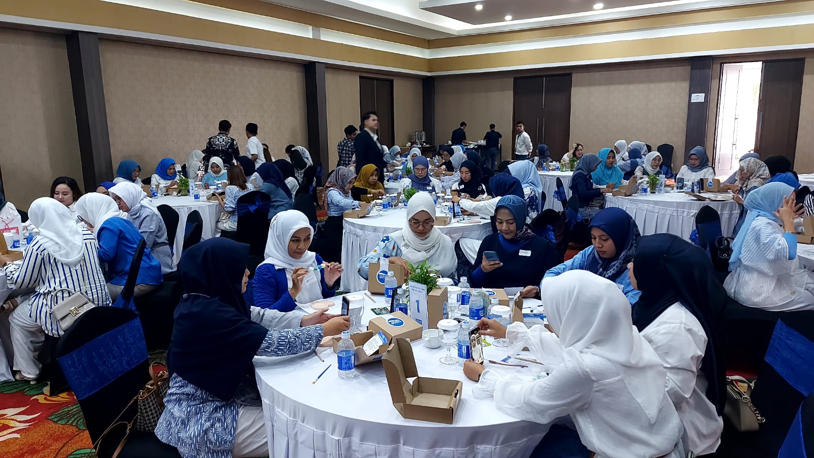 SHARING: Berbagai komunitas parenting di wilayah DIY mengikuti agenda bertajuk Moms Health Talk dari Pocari Sweat. (Fahmi Fahriza/Radar Jogja)