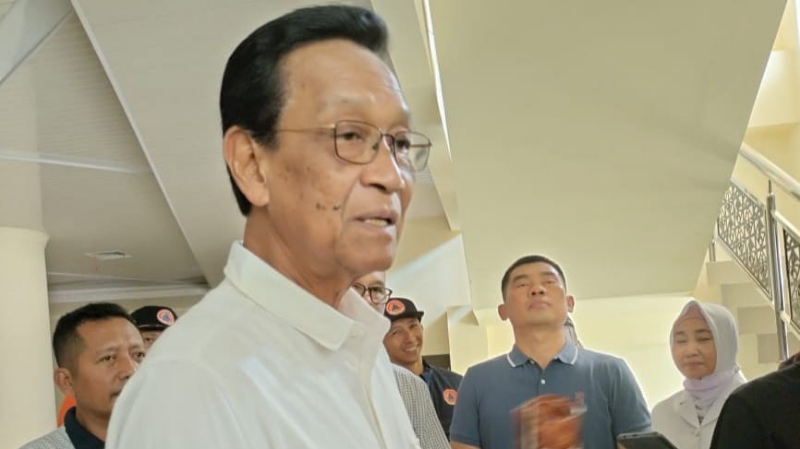 Gubernur DIJ Sri Sultan Hamengku Buwono X mengunjungi Taman Budaya Gunungkidul (TBG) di Playen, siang tadi (1/7). (Gunawan/Radar Jogja)