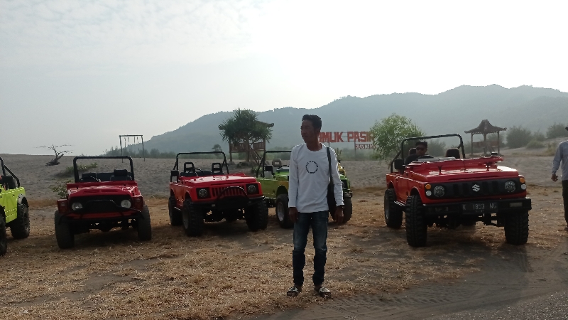 RAMAI: Kendaraan ATV di kawasan Gumuk Pasir Bantul banyak disewa wisatawan. (Istimewa)