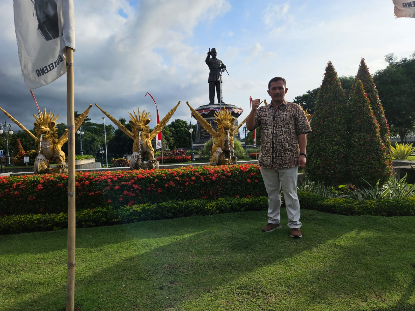 GELORAKAN PANCASILA: Eko Suwanto di Taman Bung Karno Buleleng, Bali.