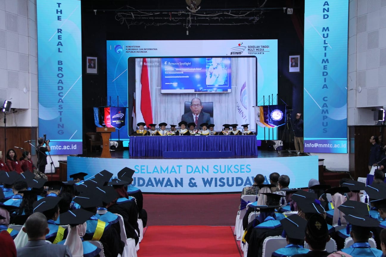 TERBAIK: Sekolah Tinggi Multi Media (STMM) Jogjakarta mrnggelar wisuda mahasiswa Auditorium Sekolah Tinggi Multi Media, Jalan Magelang Km 6 Jogjakarta pada Rabu (5/7). (Dok Humas MMTC)