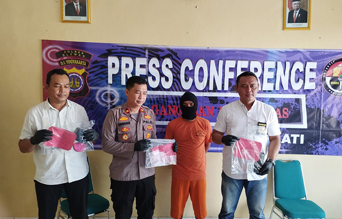 Pelaku inisial NW, 67 yang berjenis kelamin pria.
