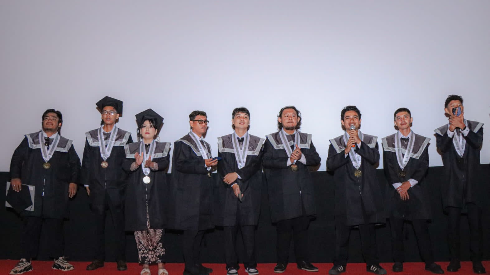 BAHAGIA: Akademi Film Yogyakarta menyelenggarakan graduation dan screening upacara kelulusan bagi Wisudawan Angkatan I. (Istimewa)
