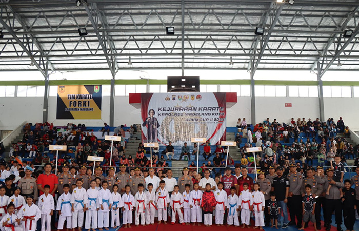 BERBAKAT: Para peserta kejuaraan karate Kapolres Magelang Kota Cup II 2023 di GOR Samapta Sanden, Sabtu (8/7/23).