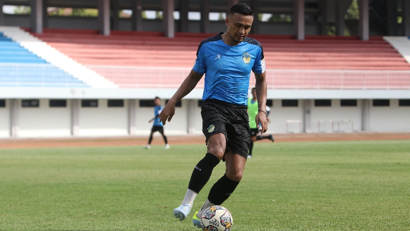 KUAT: Manajemen PSIM Jogja resmi memboyong bek tengah Achmad Faris Ardiansyah untuk memperkuat lini belakang tim. (Dok PSIM Jogja)