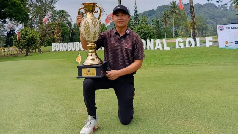 TERBAIK: Pegolf muda potensial asal Jogjakarta Ryan Jovan Wijaya juara di kategori A Boys Indonesia Junior Golf Premier League #7 di Borobudur Golf, Magelang, 7-8 Juli 2023. (ISTIMEWA)