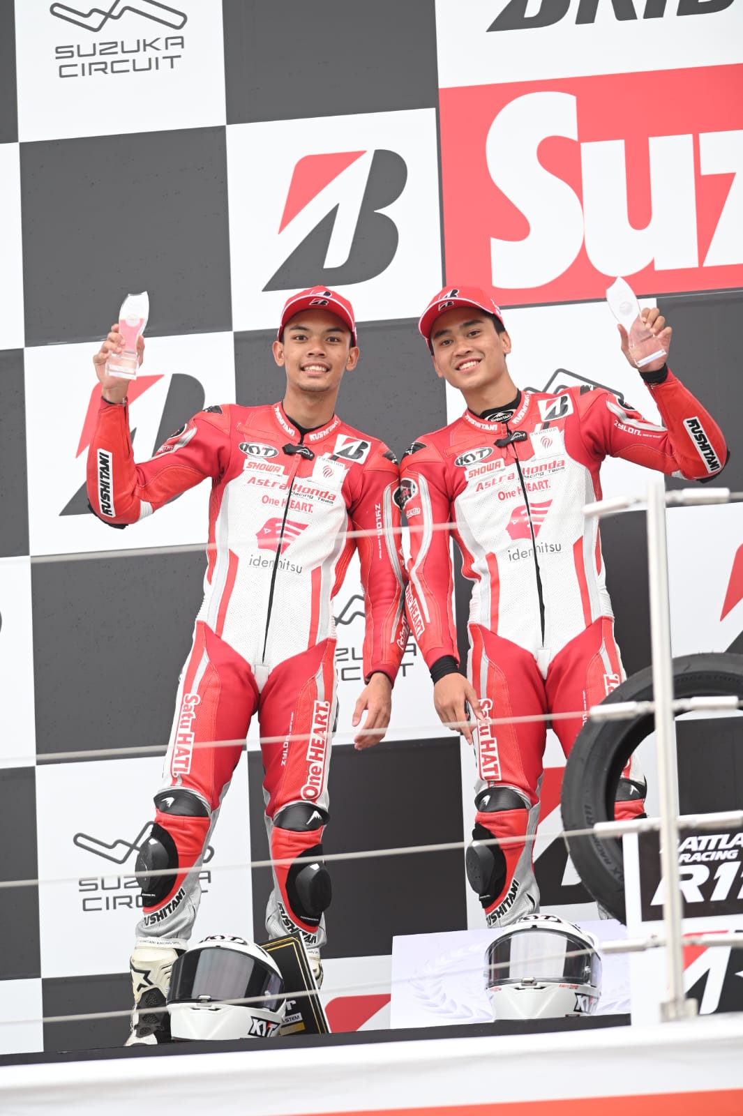 PRESTASI: a Putra dan Herjun Atna Firdaus meraih podium kedua ajang balap ketahanan Suzuka 4 Hours Endurance Race yang digelar Suzuka International Racing Course di sirkuit Suzuka, Jepang. (Istimewa)