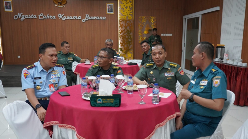 ANTUSIAS: Komando Resor Militer (Korem) 072/Pamungkas Jogjakarta menggelar nonton bareng puncak KASAD Award di Ruang Katamso Makorem 072/Pamungkas Jl Reksobayan 4 Jogja. (Penrem Korem 072/Pamungkas)