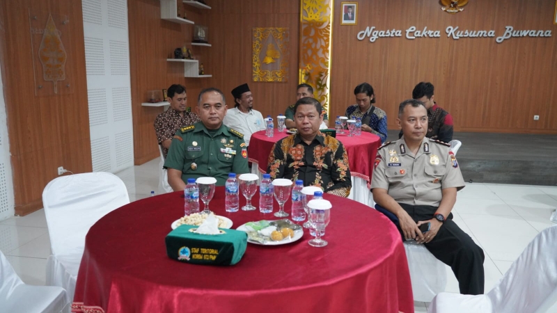ANTUSIAS: Komando Resor Militer (Korem) 072/Pamungkas Jogjakarta menggelar nonton bareng puncak KASAD Award di Ruang Katamso Makorem 072/Pamungkas Jl Reksobayan 4 Jogja. (Penrem Korem 072/Pamungkas)