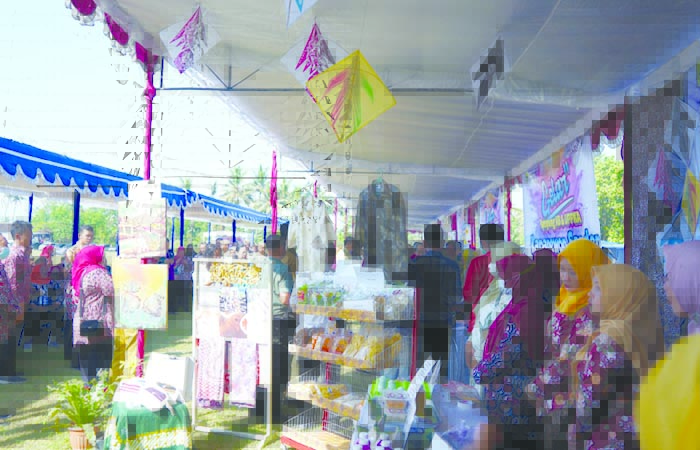 PRESTASI: Suasana Harganas ke-30 dan Pemkab Bantul saat menerima penghargaan Mandala Karya Kencana dari BKKBN kemarin (10/7).
