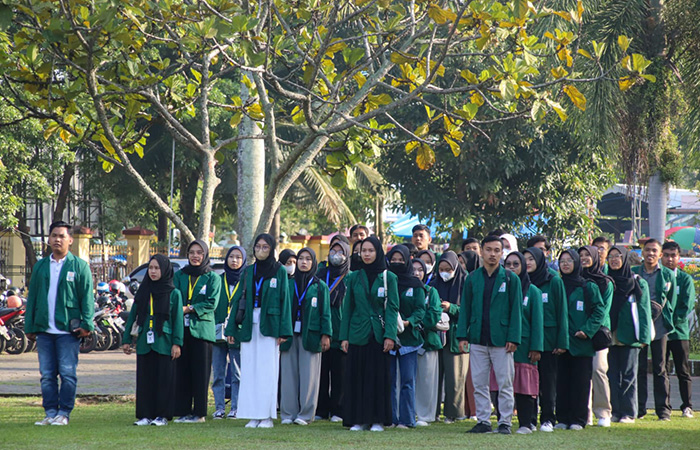 UPACARA : Mahasiswa KKN dari UIN Sunan Kalijaga diterima langsung Sekda Kebumen Ahmad Ujang Sugiono.