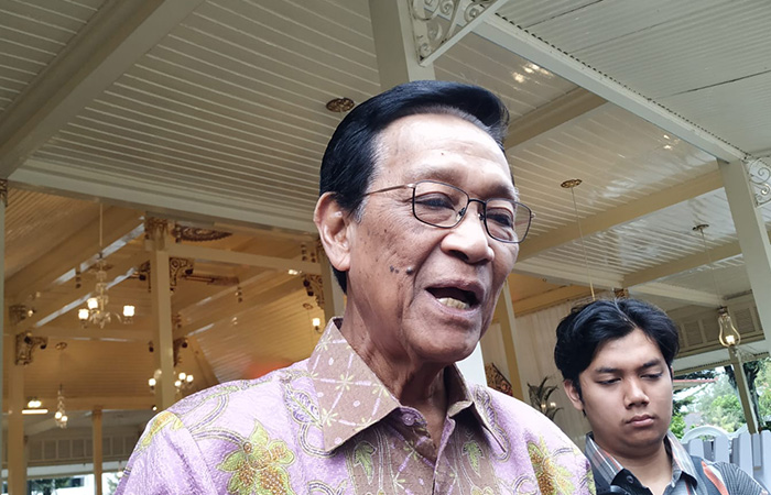 TUNGGU HASIL KEJATI: Gubernur DIJ Hamengku Buwono HB X di Kompleks Kepatihan Jogja, Kamis (13/7/23).