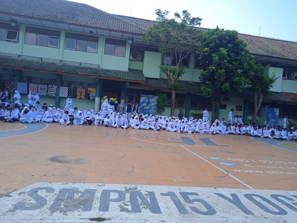TERTIB: Suasana masa pengenalan lingkungan  sekolah di SMPN 15 Jogjakarta. (Dok Forpi Kota Jogja)