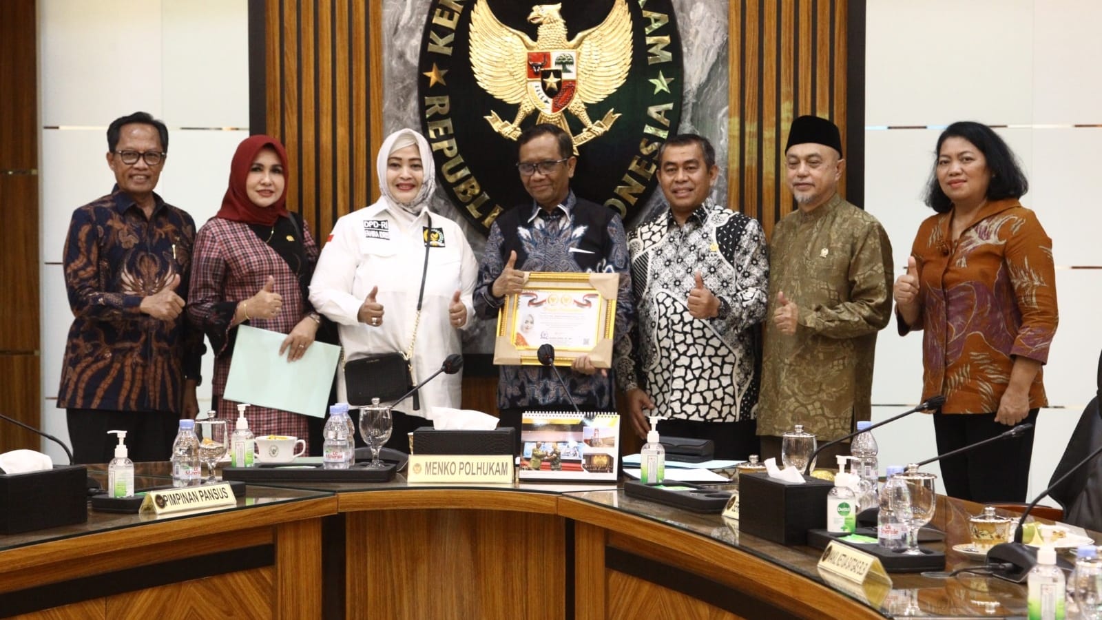 KUAT: Pansus BLBI DPD RI saat Rapat Dengar Pendapat (RDP) dengan Ketua Pengarah Satgas BLBI Prof Dr Mahfud MD di Jakarta, Selasa 11 Juli 2023. (Istimewa)
