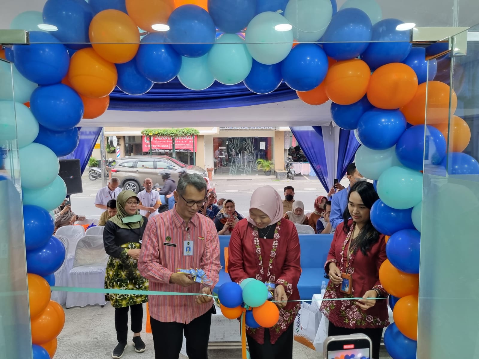 MANFAAT: Peresmian Klinik Pratama Kimia Farma di kawasan Jl Patangtritis Parangtritis No 117 Mergangsan, Brotokusuman, Kota Jogja. (Fahmi Fahriza/Radar Jogja)