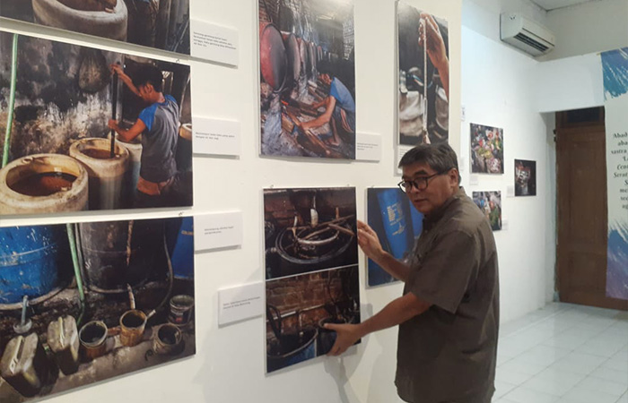 APRESIASI : Budayawan Romo Sindhunata yang hadir dalam pembukaan pameran foto bertema Cerita dari Solo.