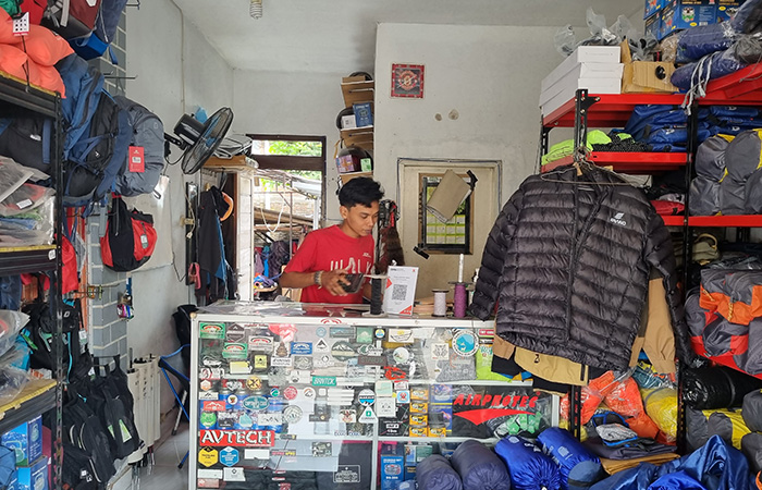 LENGKAP: Erano Adventure salah satu tempat penyewaan alat camping dan outdoor activity yang banyak mengakomodir kebutuhan mendaki, family camp, hingga bushcraft.