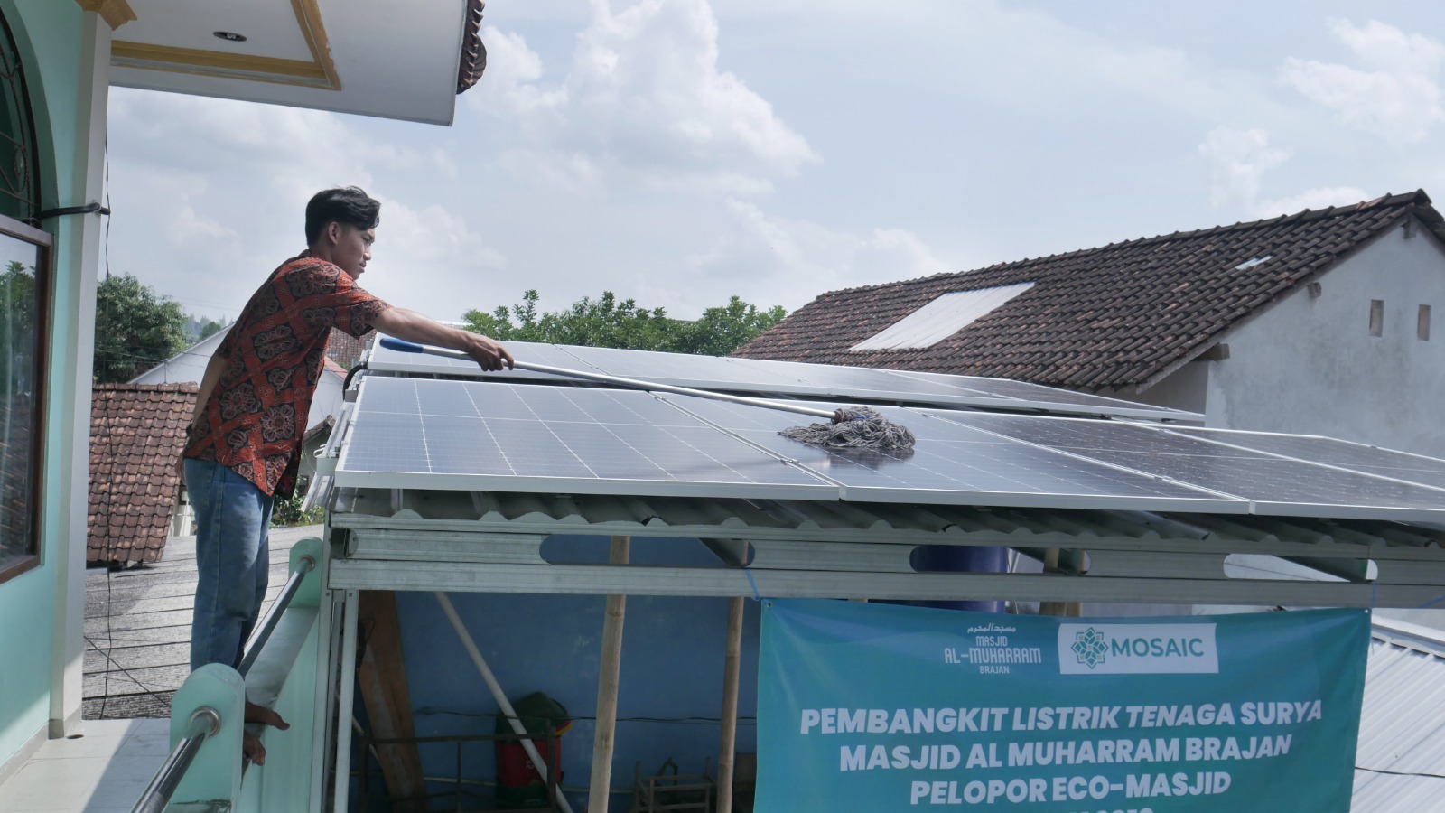 RAMAH LINGKUNGAN: Panel surya dihadirkan di masjid Al Muharram guna melengkapi komitmen menjadi masjid percontohan dengan konsep ramah lingkungan. (Dok Humas Masjid Al Muharram)